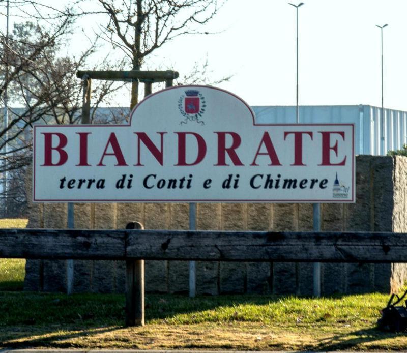 Appartamenti Matteotti 54 Biandrate Exteriör bild